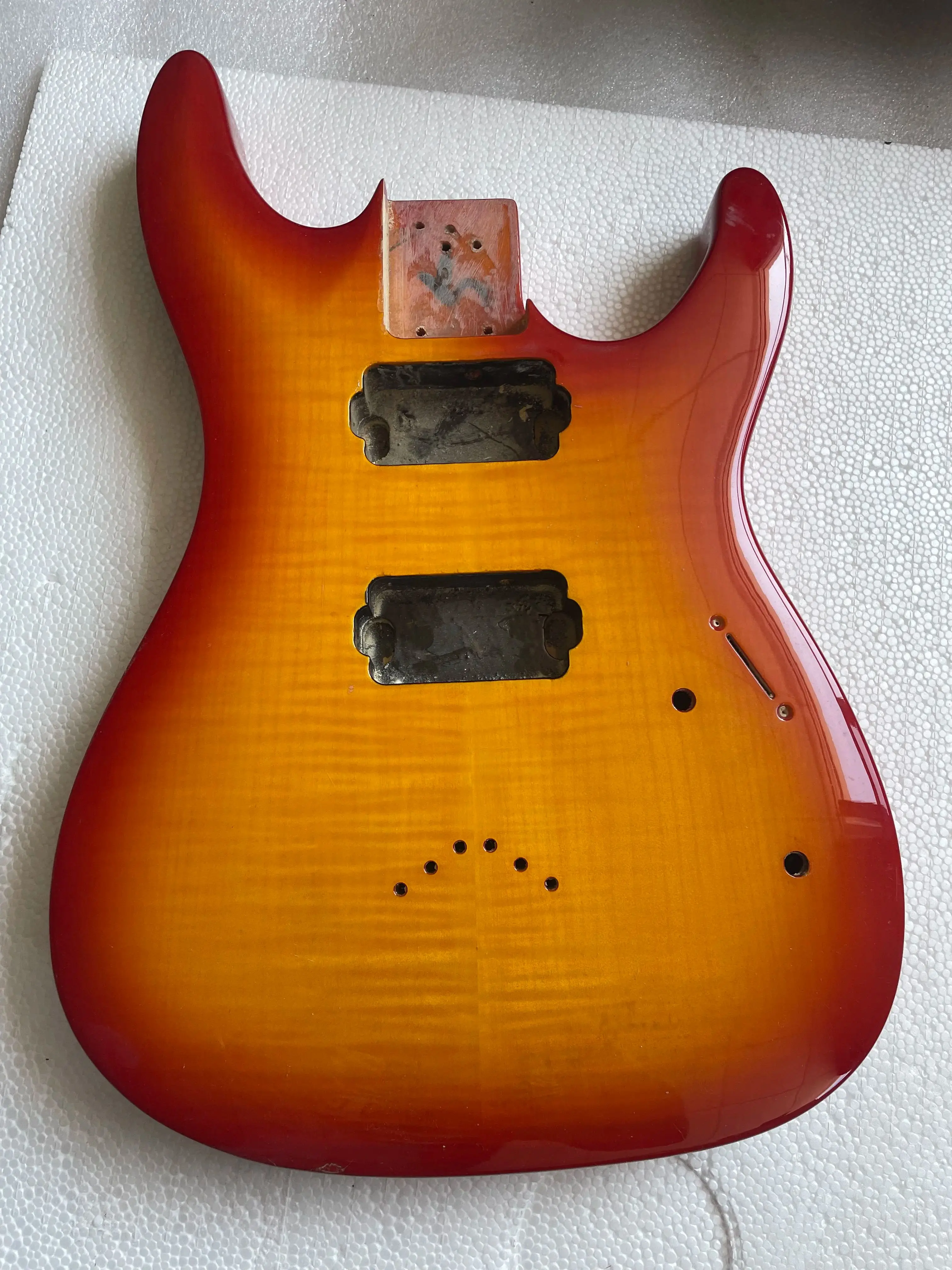 

Stock Defective Red Sunset Electric Guitar Body Unfinished Basswood Flame Maple Veneer Semi-finished Guitarra Part Real Photos