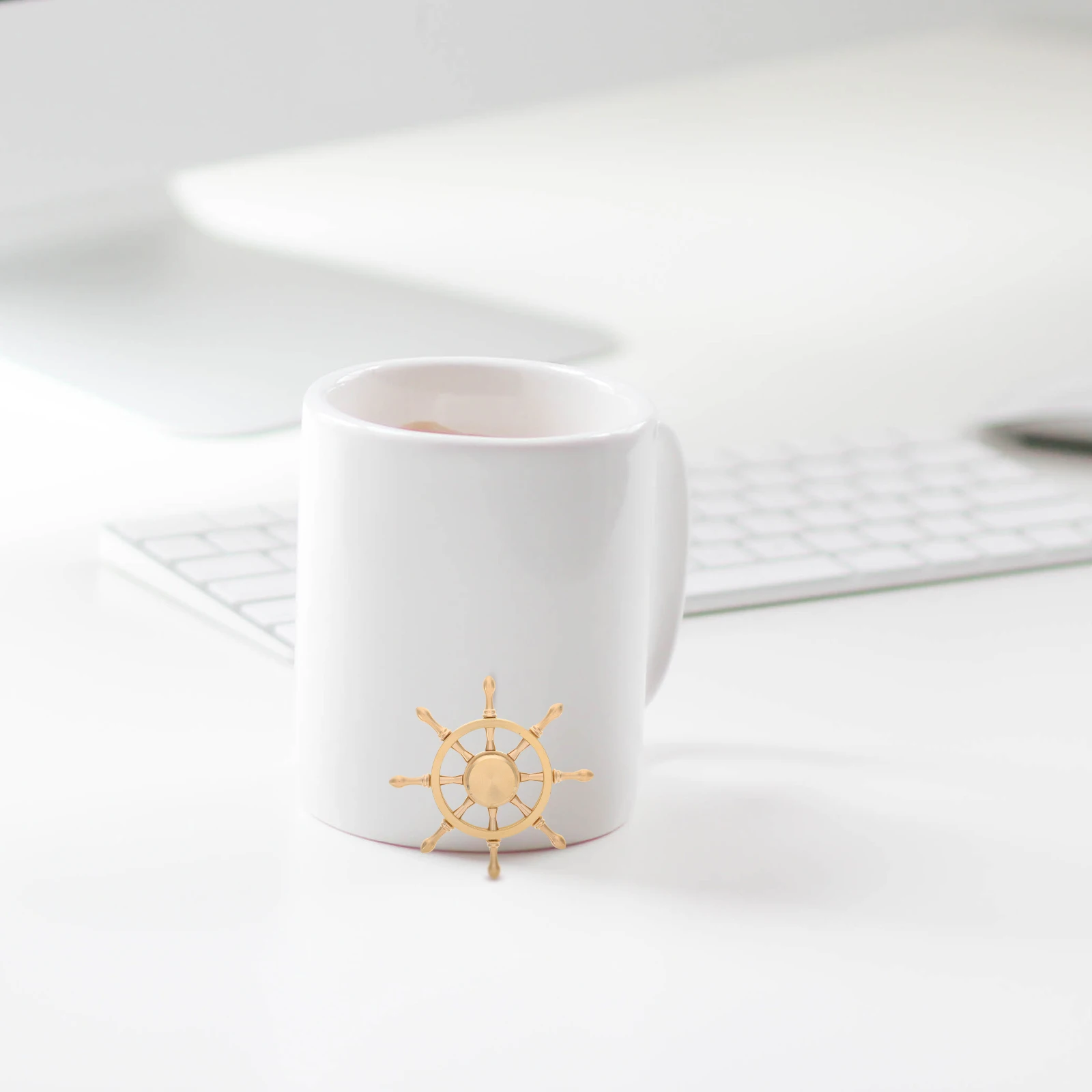 

1pcs Brass Wheel Decor Rotatable Rudder for Desk Office Nautical Marine Figurines And Statues Stress Relief Toy