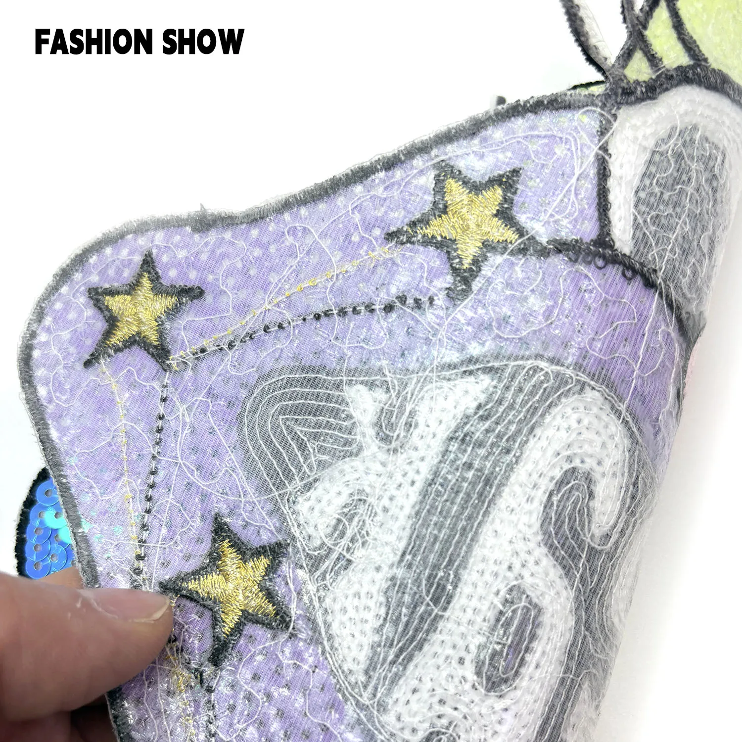 Iron-On DIY Lip-Shaped Sequin Embroidery Patch Creative Sequin Lip-Shaped Applique Decoration Accessories for Sweatshirts/T-Shirts/Sweaters/Hats Personalized Rhinestone Badge