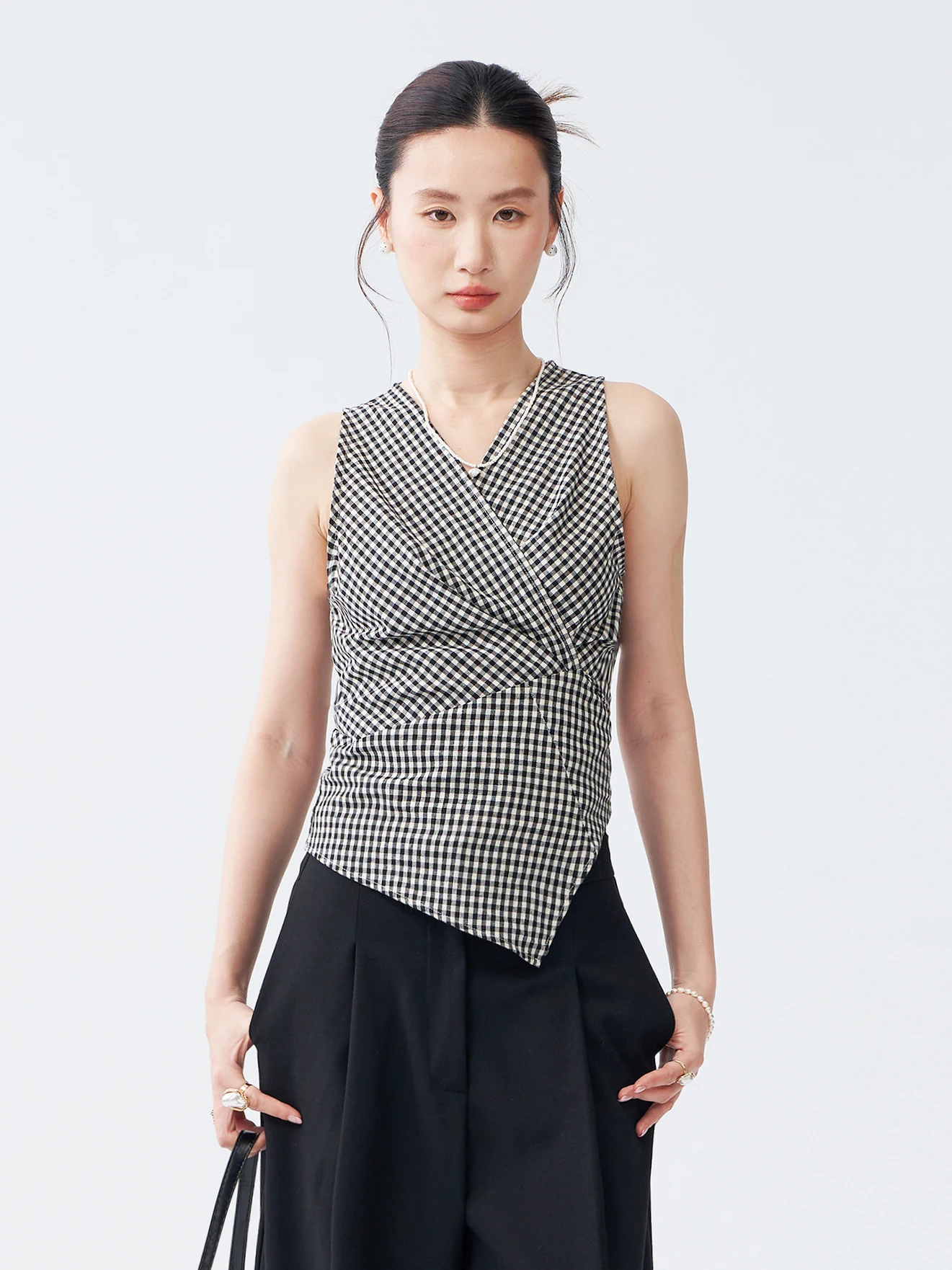 Slim Fit V-Neck Sleeveless Vest Women's Summer Waist Cinching Belted Back Asymmetric Design Versatile Top French Style Gathered
