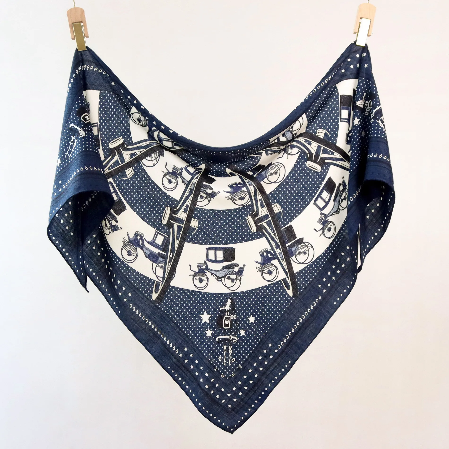 

Triangle Hand Rolled Scarf Luxury Designer Shawls Winter Large Pashmina Scarves Hijabs Head Bag Accessories Christmas Gift