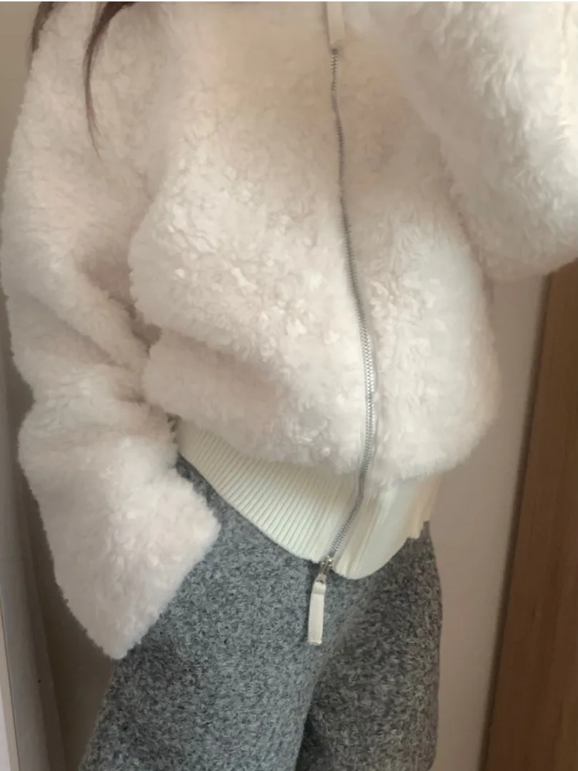 Koreański płaszcz damski z kołnierzem z futra jagnięcego, ciepły, miękki, uroczy, ekologiczny, o długości ort, idealny na zimę.