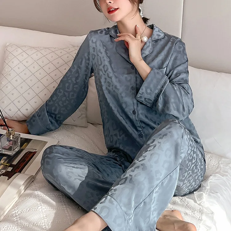 Ladies Ins Korean Version of The Net Red Simulation Silk Leopard Sexy Long-sleeved Pajamas Home Wear Ms. Cardigan Lapel Suit Ms.