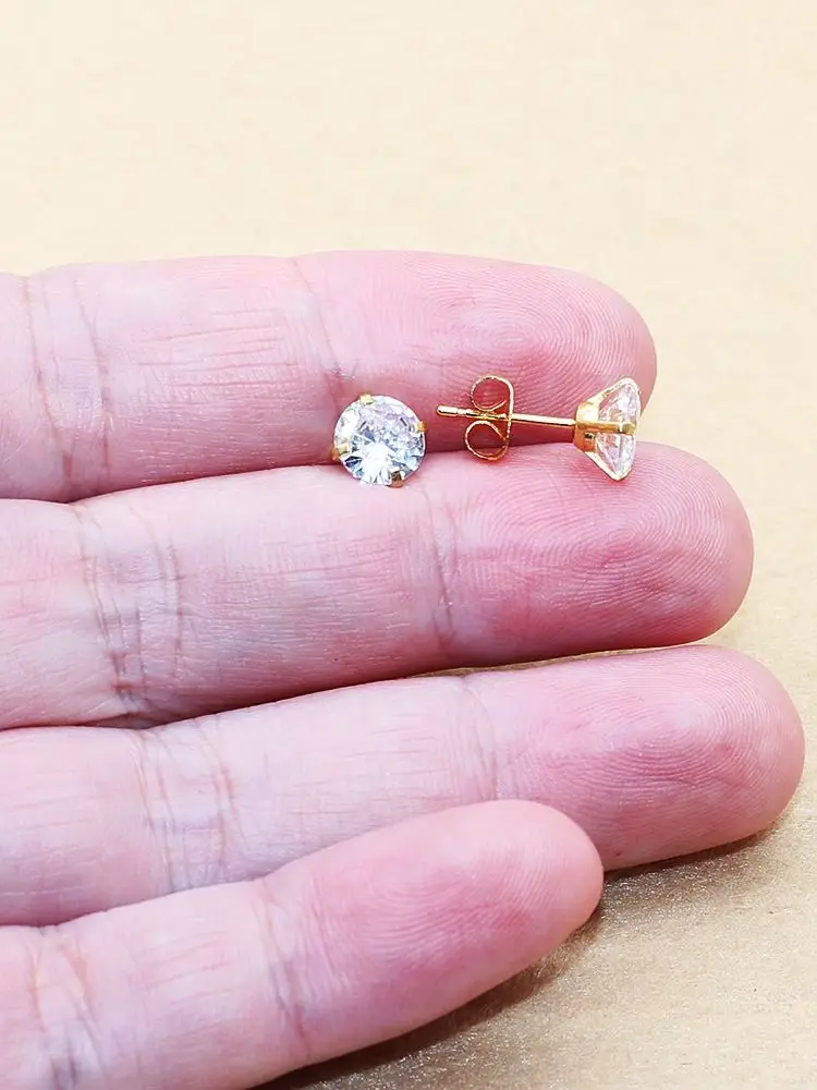 Edelstahl-Ohrstecker mit Zirkonia-Steinen, glitzernder Ohrschmuck für Damen und Mädchen, hypoallergen, glänzende Stecker, für den täglichen Gebrauch und für Partys. – Detail 2