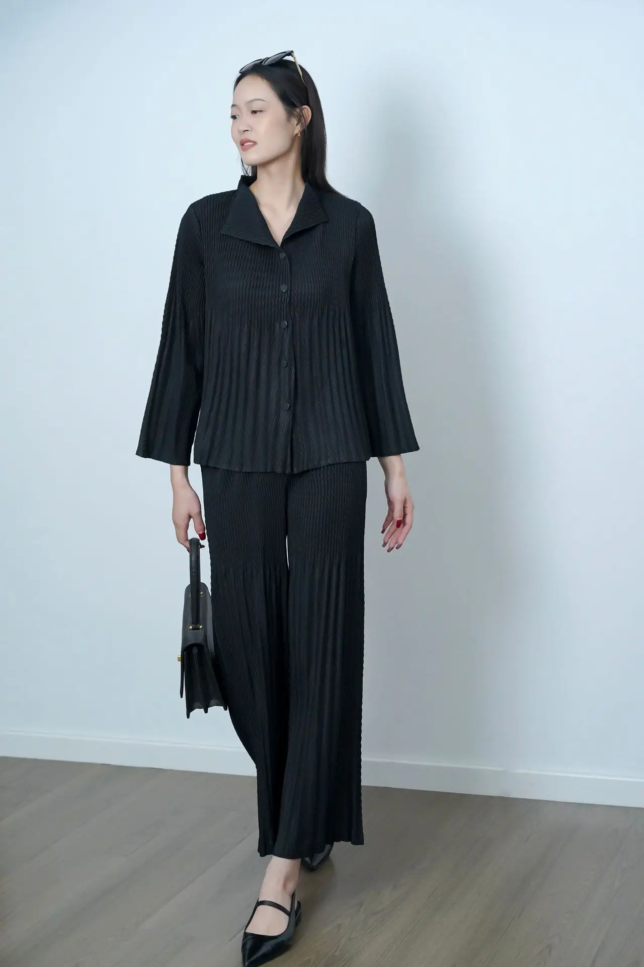 2026 Dragon Scales Folded Two-piece Fashion Temperament Crew Neck Long Sleeve Cardigan Straight Pants Loose Miyake Women's Suit