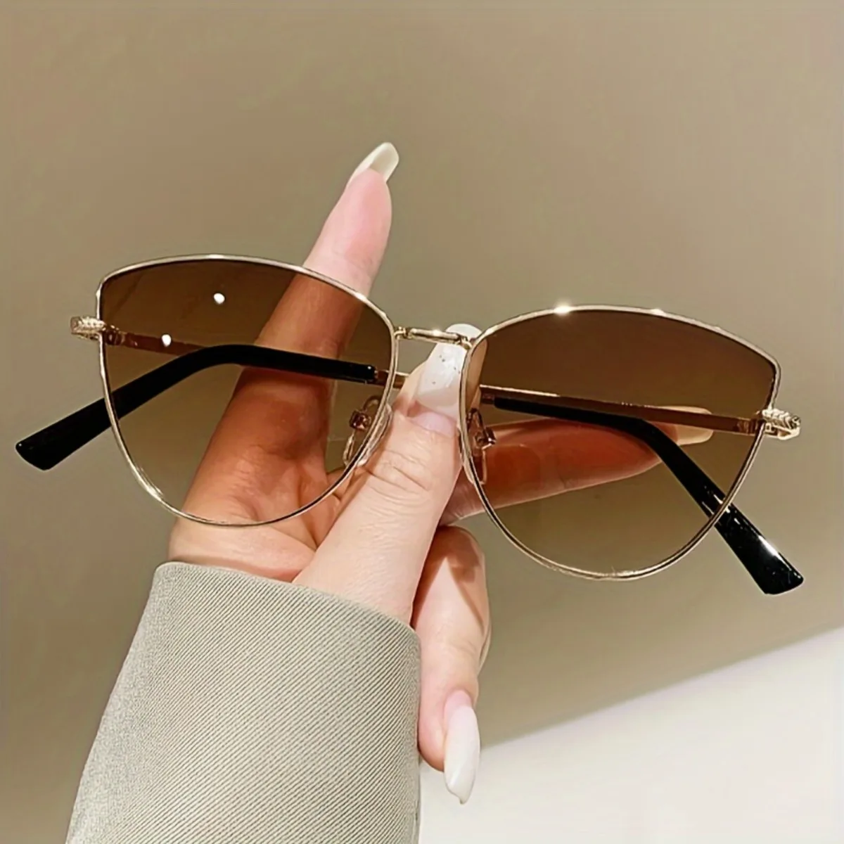 Cat-Eye-Sonnenbrille für Damen, Metallrahmen, trendige Brille, trendiger Vintage-Stil, niedliche Brillen für Damen