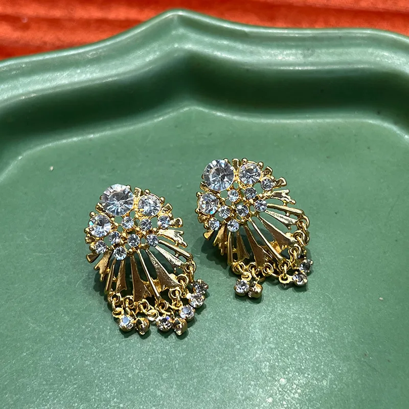 Cross-border new fashion jewelry, European and American retro waterfall fringed diamond earrings, heavy industry earrings.