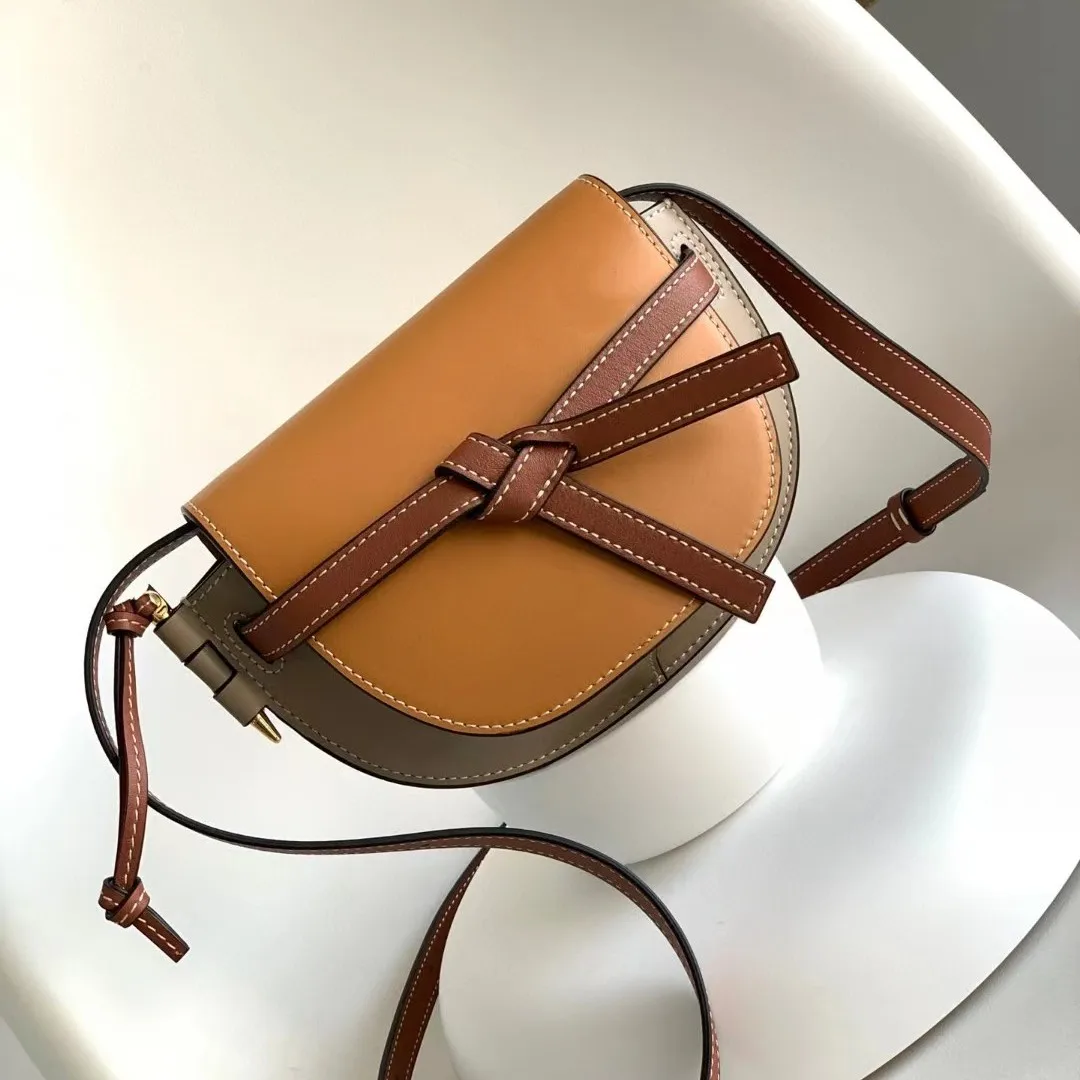 

The top layer of cowhide contrasting mini saddle bag crossbody bag triangle bag fashion bow shoulder women's bag