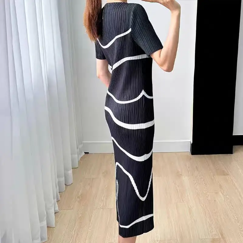 Miyake Plissee Kleid Damen unregelmäßig gestreiften japanischen Design elegant lässig locker Kurzarm langen Rock Sommer neu