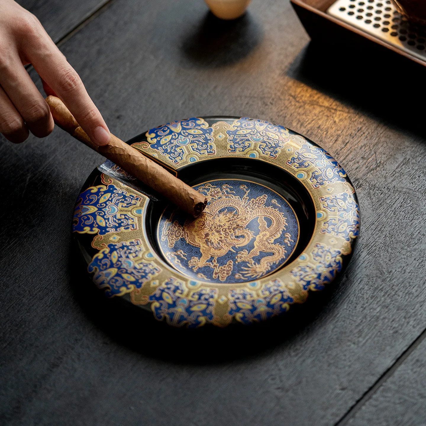 Ceramic dragon pattern cigar tank ashtray high-end light luxury tea room office cigar holder ashtray gift