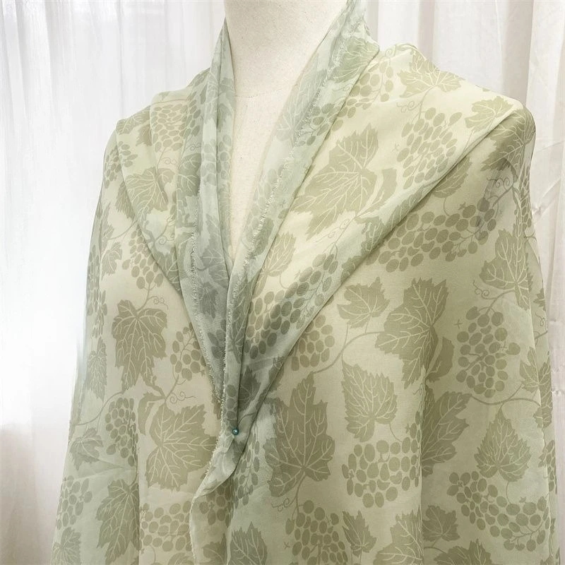 

Grape Print Lyocell Chiffon Fabric for Hanfu Qipao Mamianqun Dress Pleated Skirt New Design Fashion Handmade Material