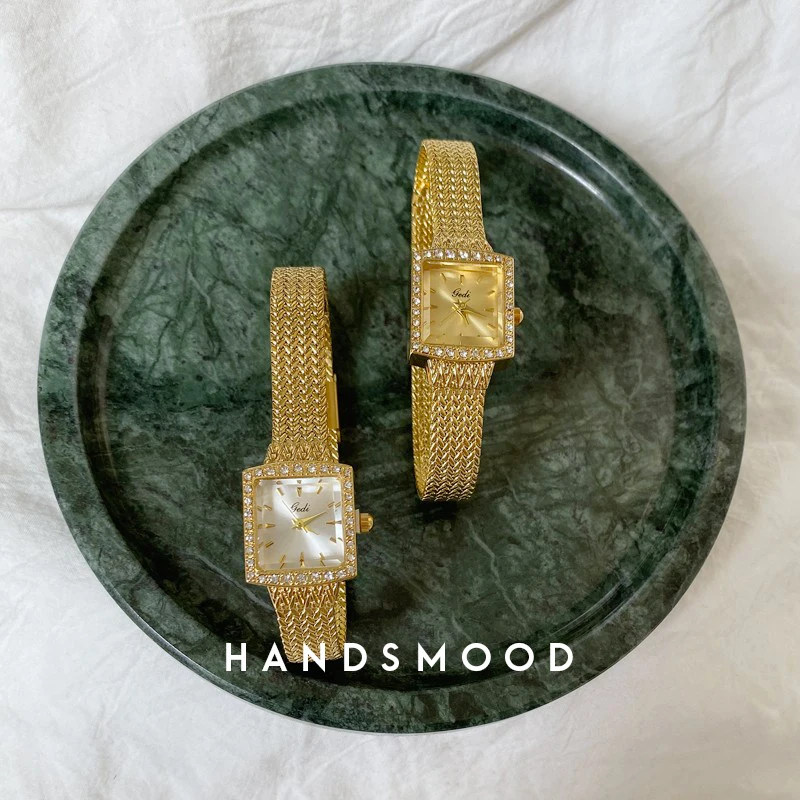 

Simple and fashionable retro gold small square temperament personality watch female quartz high quality luxury Luxury Women