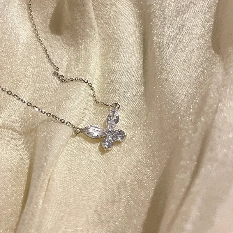 Exquisite butterfly necklace design from Europe and America, high-end personalized trend, light luxury jewelry small, fresh, swe