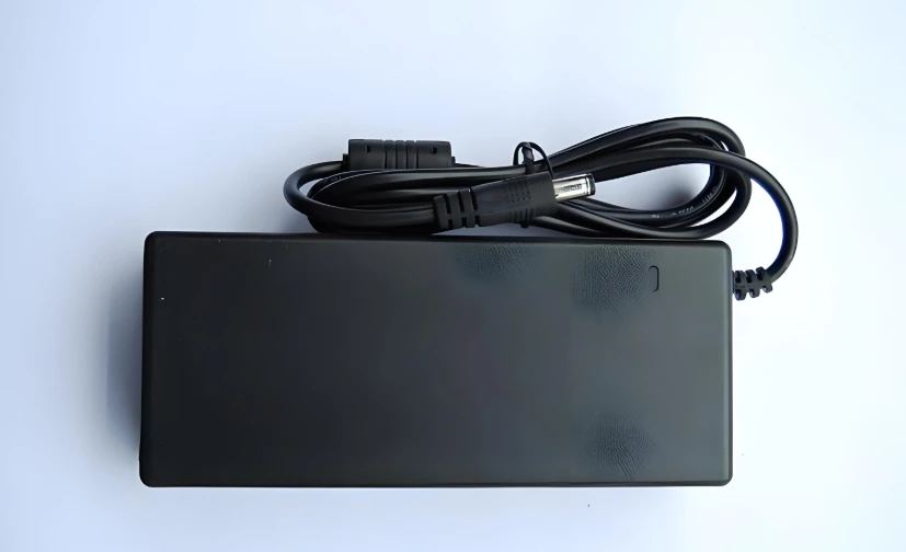 

Зарядное устройство для ноутбука MSI WF66 11UJ/11UI (MS-1582) WF76 11UI/11UJ (MS-17L2) Sword 15 A11UC/A11UD/A11SC (MS-1582)