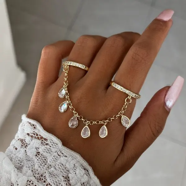 French Elegant Hollow Geometric Finger Chain for Women Copper Zirconia Shape Fashionable Accessory for Commuting Jewelry Gift