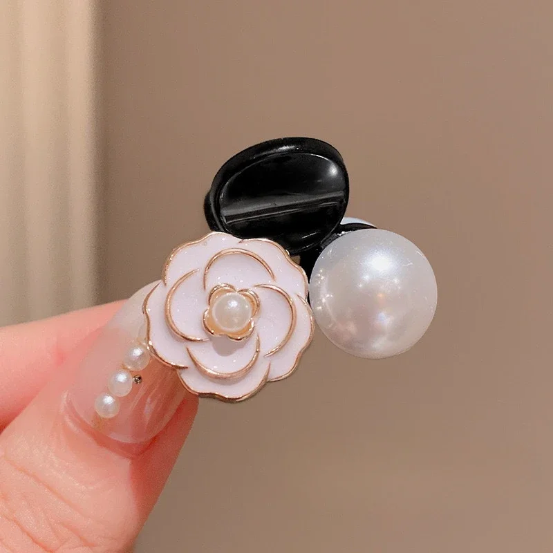 Korean Pearl Camellia Flower Hair Claw Elegant Barrettes Sweet Ponytail Hair Clips for Women Girls Headwear Hair Accessories