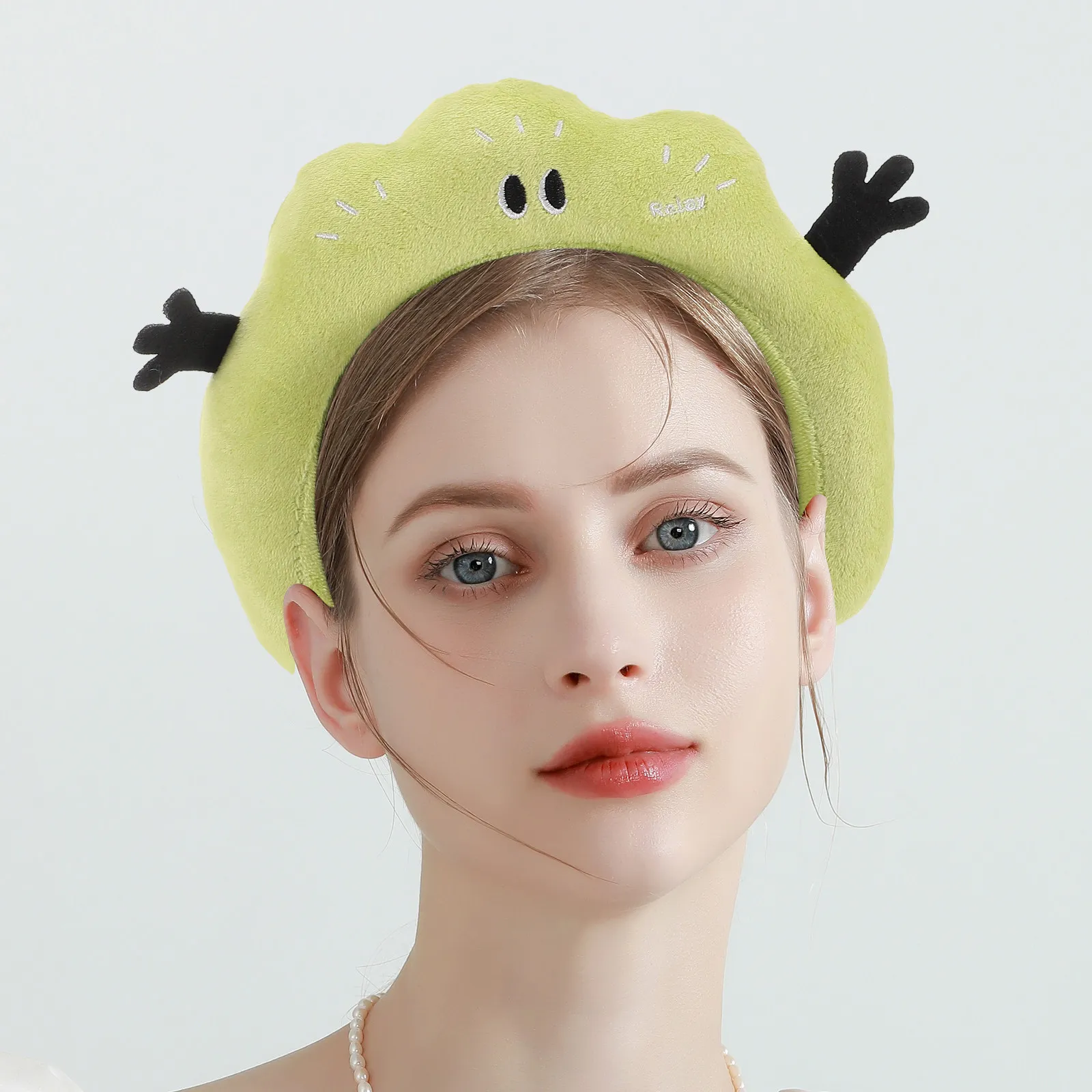 

Cute Women Spa Hairband Soft Elastic Washing Face Makeup Headband Funny Animal Cartoon Headband for Girls Women Makeup Hairband