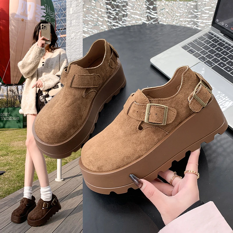 Sepatu Platform klasik penjualan laris wanita 2025 Sneakers kasual merek tren baru Sneakers Suede datar penambah tinggi 5cm