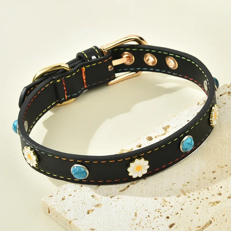 2025Collar de clavícula de cuero Archier turquesa con hebilla de flor dorada