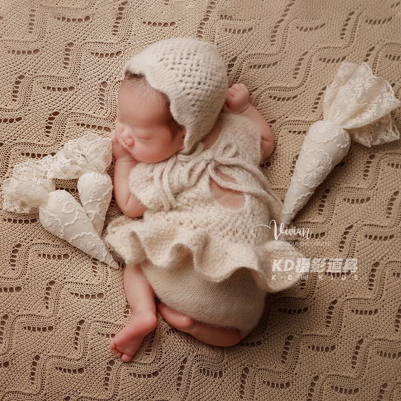 

Newborn Photography Props Baby Girl Knitted Costume Set Lace Carrot Doll Wooden Rattle Props Children Studio Photo Accessories