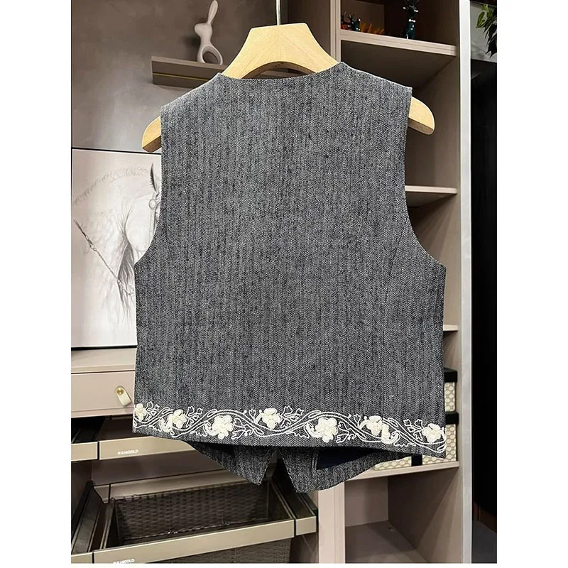 2026 Korean Vest Women's Autumn New Sleeveless V-neck Embroidered Exquisite Casual Waistcoats Ladies Tops Outwear