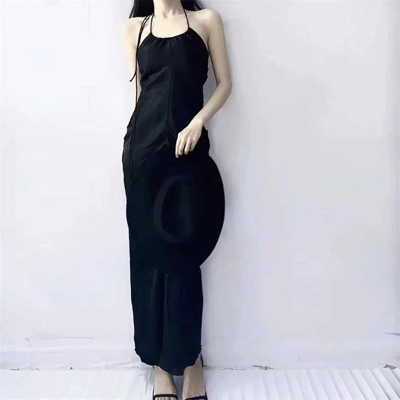 2025年夏新作　サテンホルターネックサスペンダーワンピース　スイートクールガール　ホリデーブラック　ハイウエストシック　スリムロングドレス