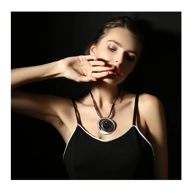 

Short Necklace Popular Hot-selling Round Two-color Autumn and Winter Women's Metal Fashion Versatile Pendant Necklace