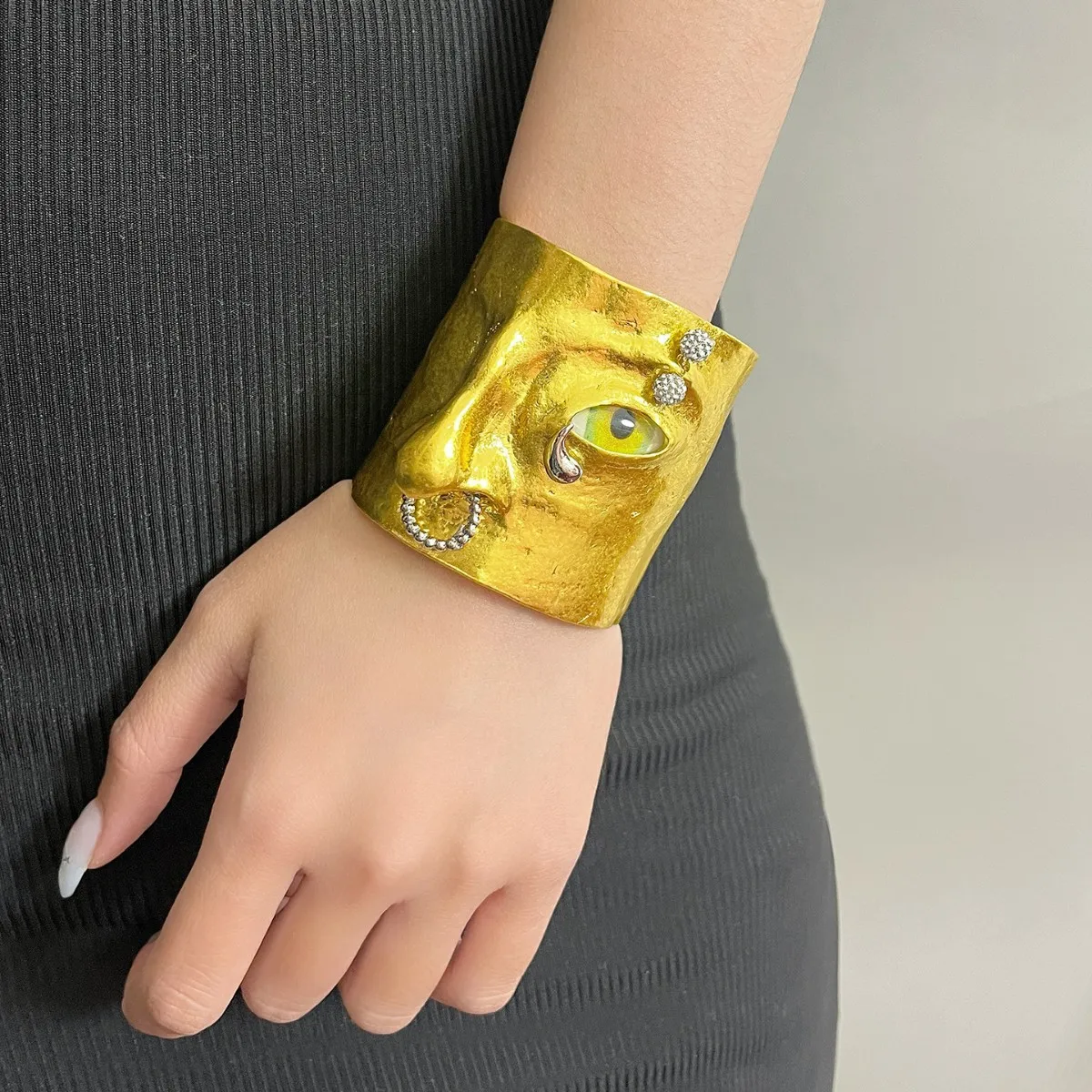 New Vintage French Style Abstract Face Cuff Bracelet Exaggerated Sculptural Statement Jewelry Fashion Bangles for Women Party