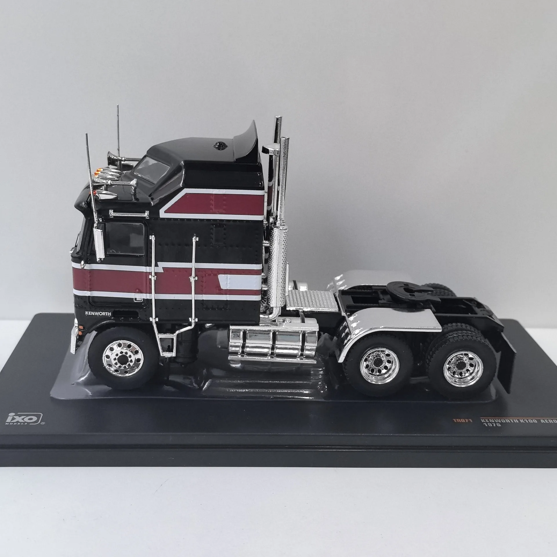 

Diecast IXO 1:43 Scale KENWORTH K100 Aerodyne 1976 Kenworth Tractor Truck Alloy Car Model Collectible Toy Gift Souvenir