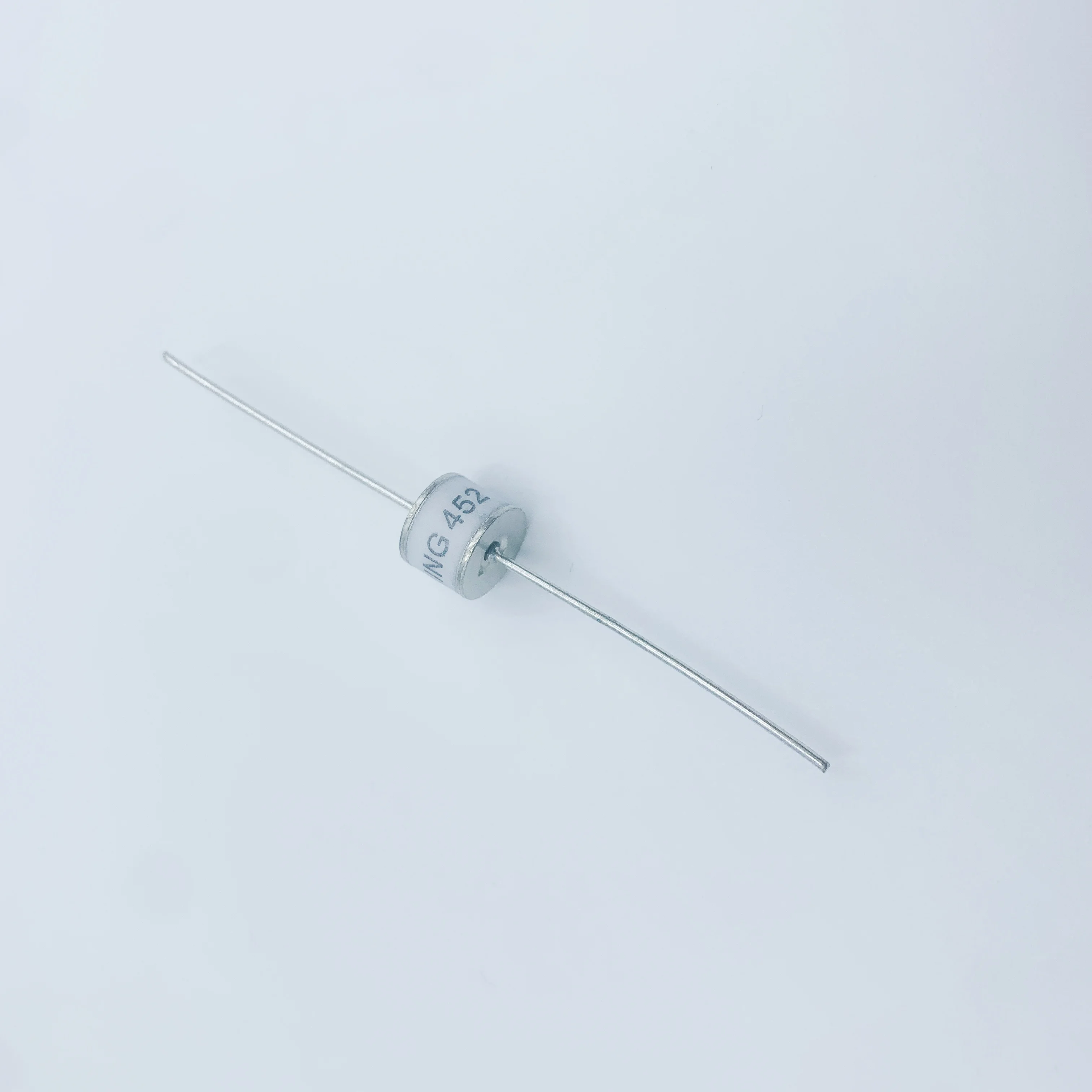 10PCS/LOT 4500V ceramic gas discharge tube 8*6mm 10KA 2RM4500L-8 SXH81-452X 2R4500TB-8 SC2E8 B8G ZM86 4500V Surge protective