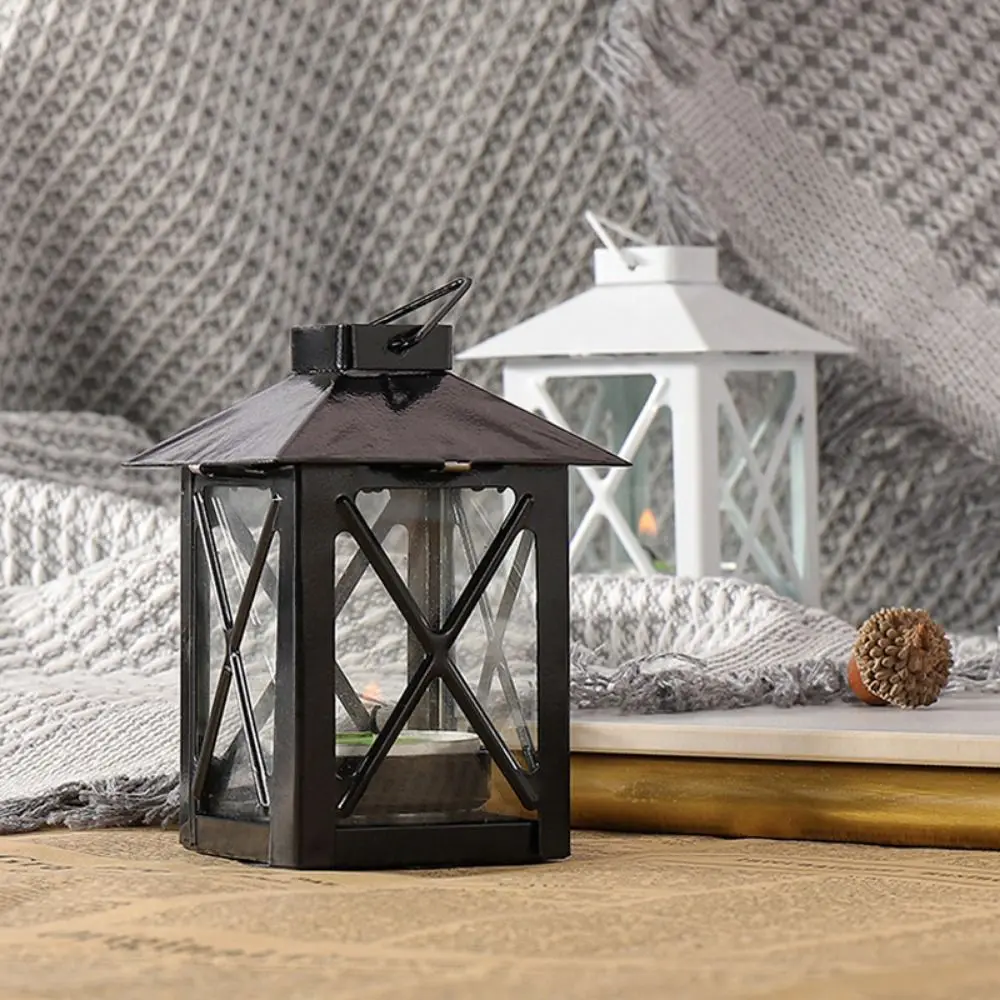 Eleganter schwarzer europäischer Kerzenhalter, handgefertigte exquisite Eisen-Windlampe, stabile Outdoor-Kerzenlaterne für die Veranda