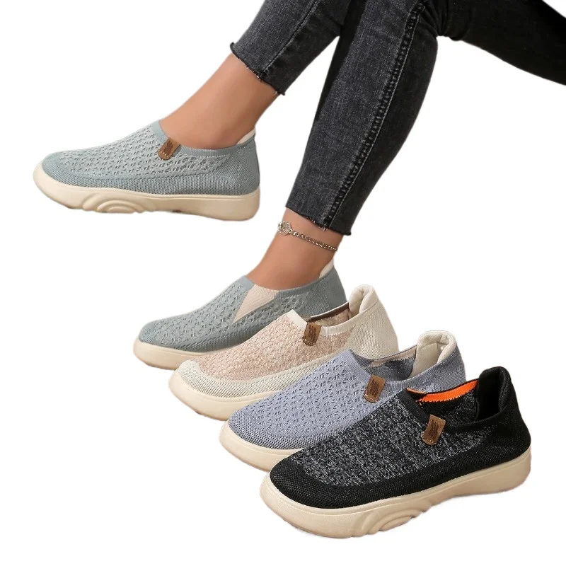 

Comfortable soft soles and anti-slip properties Traditional Beijing-style woven cloth shoes with breathable