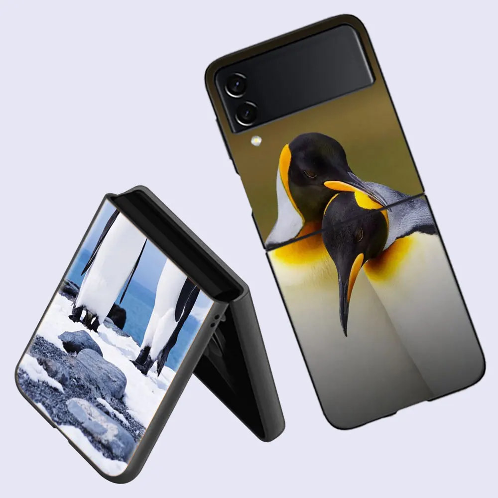 Penguins Love at the North Pole Phone Case For Fundas Samsung Galaxy Z Flip 5 6 Flip 4 3 5G Back Hard Capa Coque TPU PC Shell Co