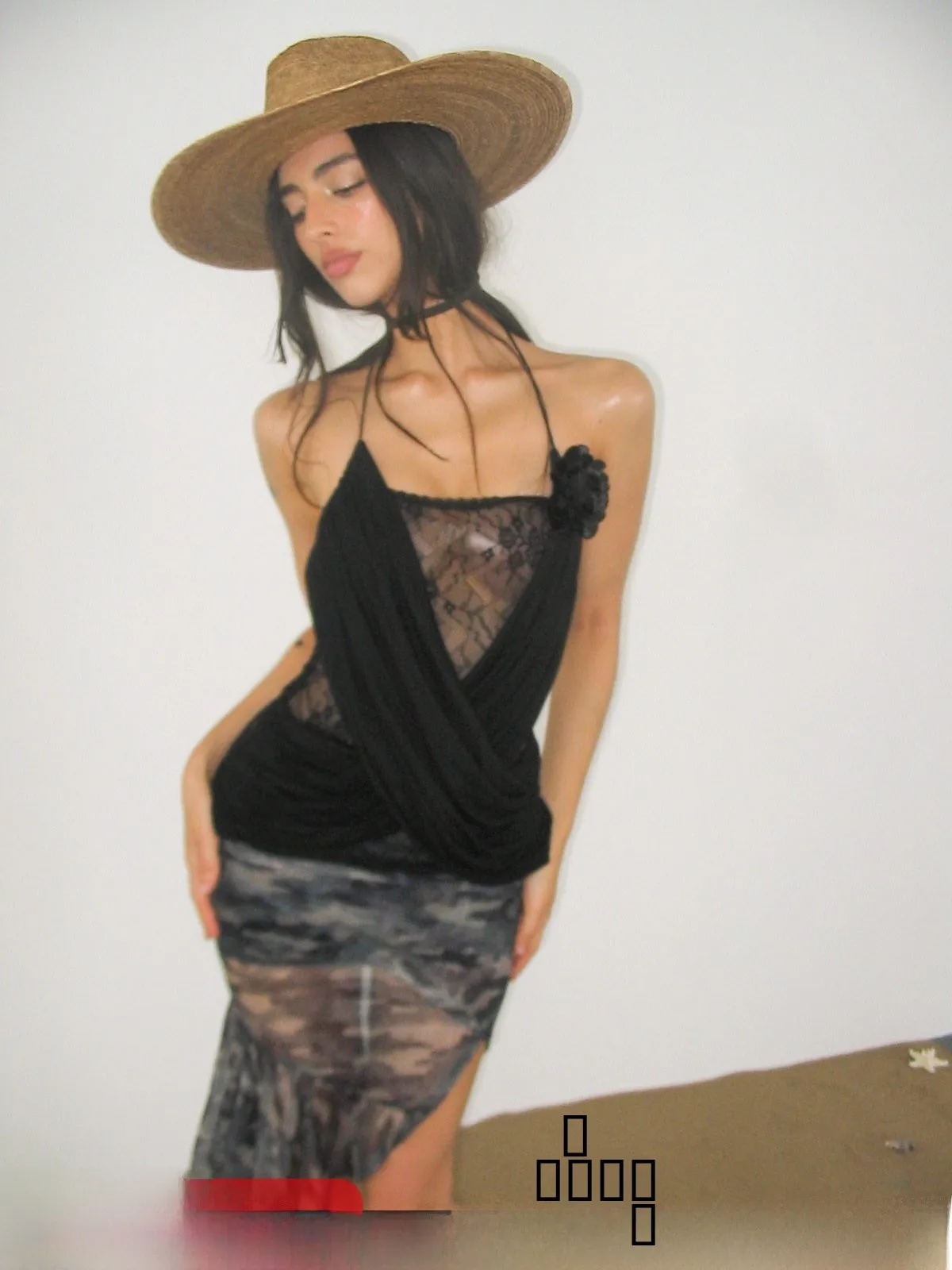 

Женский летний топ NOLA Bla с кружевными вставками, плиссировкой и перекрестными бретелями, облегающий, однотонный, в уличном стиле