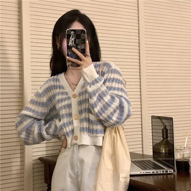 Soft and waxy style knitted cardigan jacket for women autumn 2024 new retro short v-neck sweater women's tops ins trend y2k tops