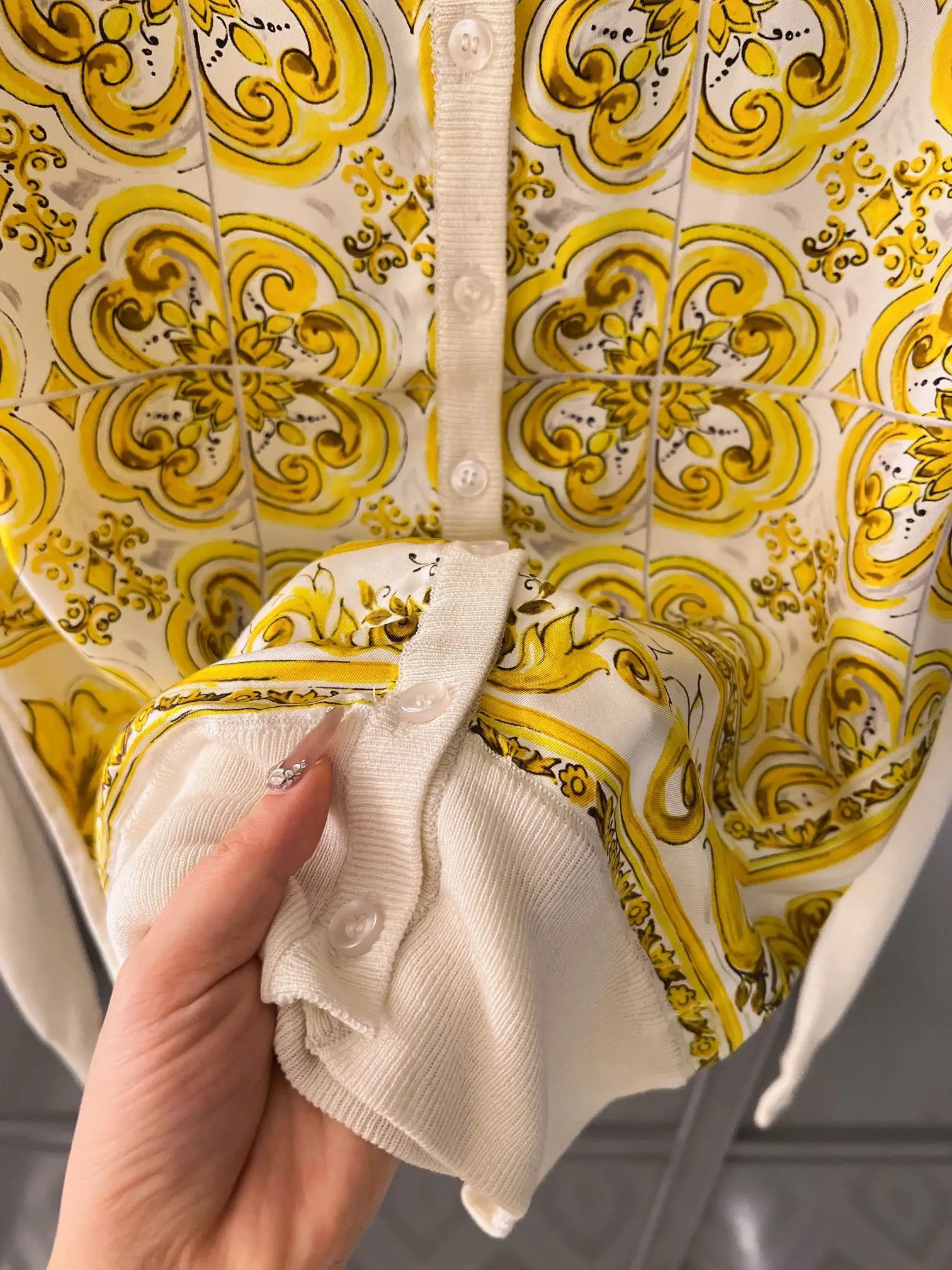 2024 New Yellow  Porcelain Cardigan Silk Vest