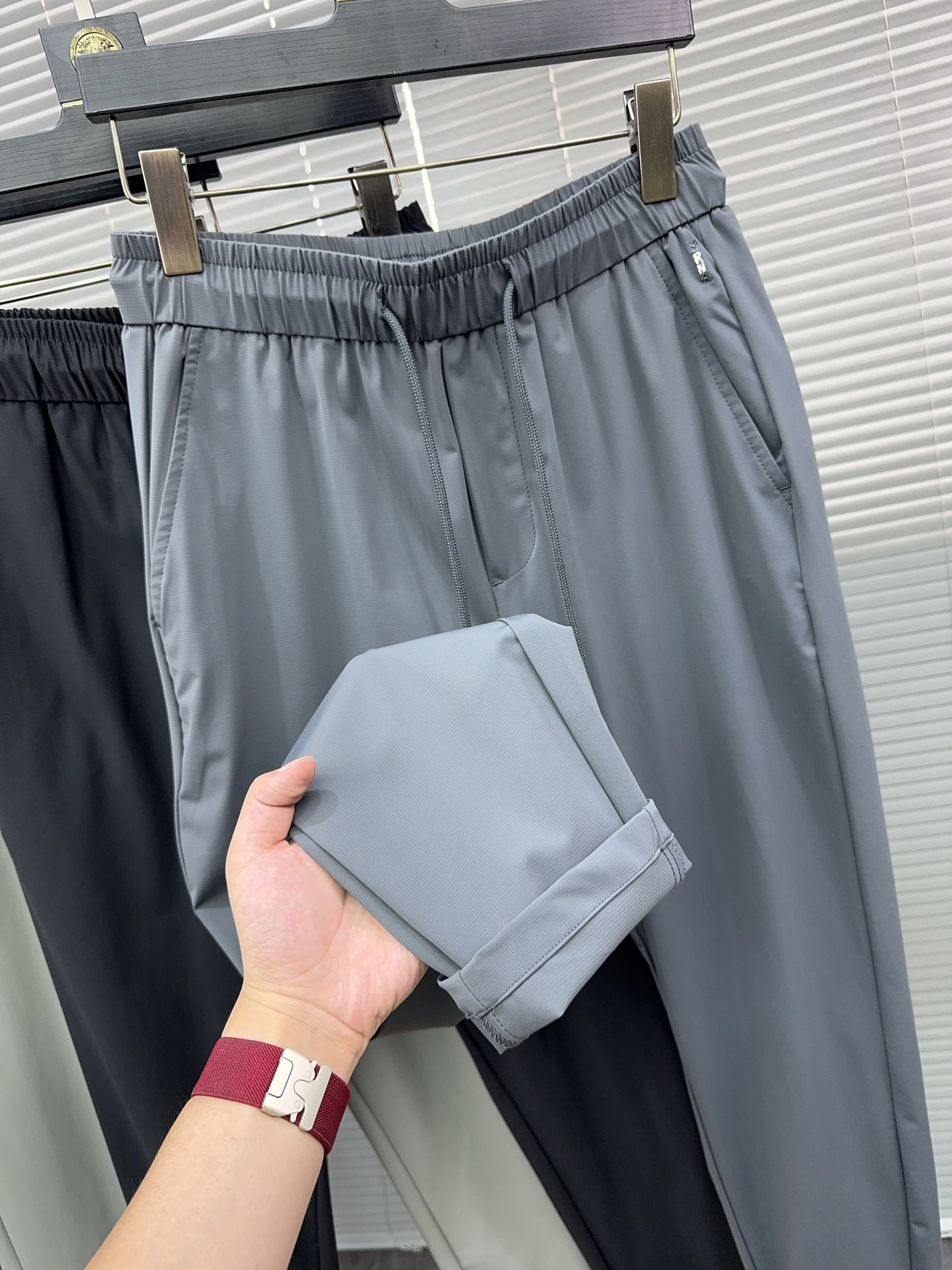 

Svip Men's Ice Silk Slim Fit Casual Pants Breathable Lightweight Summer Faion Ci Sle Elastic Waist Straight Leg Nine-Te...