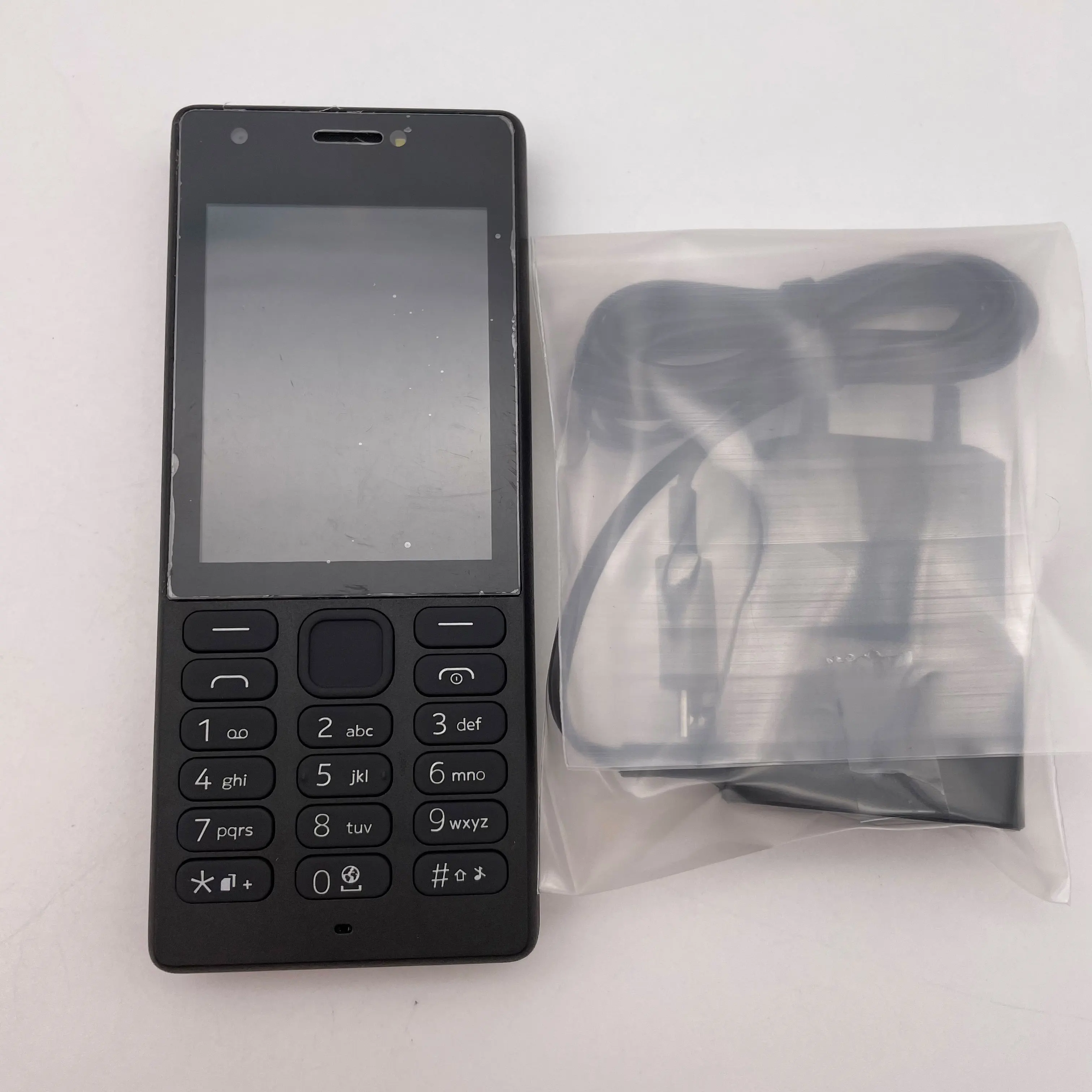 هاتف محمول أصلي غير مقفول 216 بشريحتين GSM 900/1800 مزود بتقنية البلوتوث ولوحة مفاتيح عربية روسية مصنوعة في فنلندا