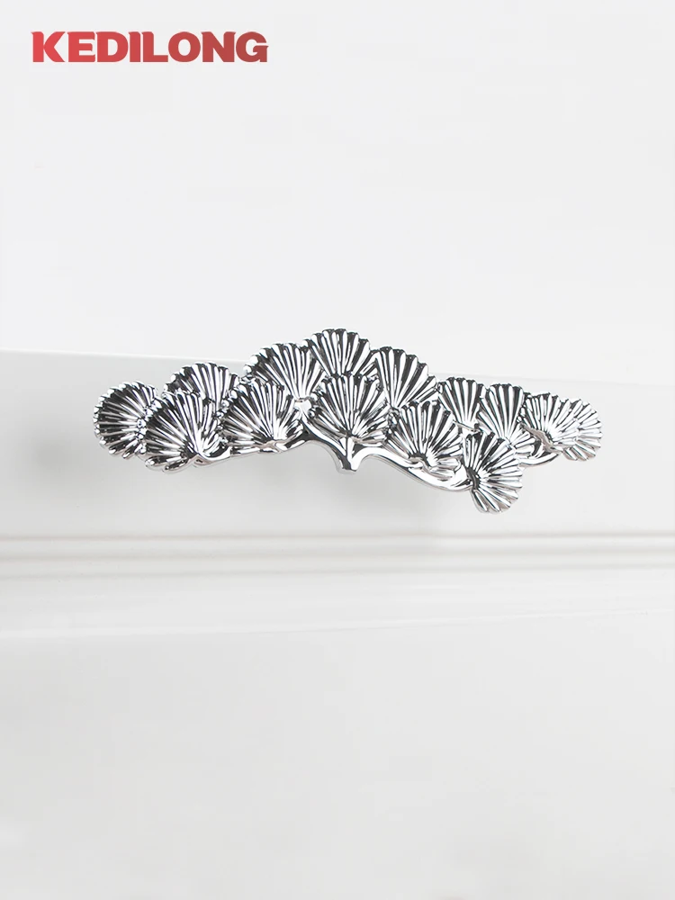 Hardware per mobili KEDLO Maniglia cromata di lusso europea a forma di fiore Maniglia per armadio da cucina Manopola dorata Maniglia per cassetto