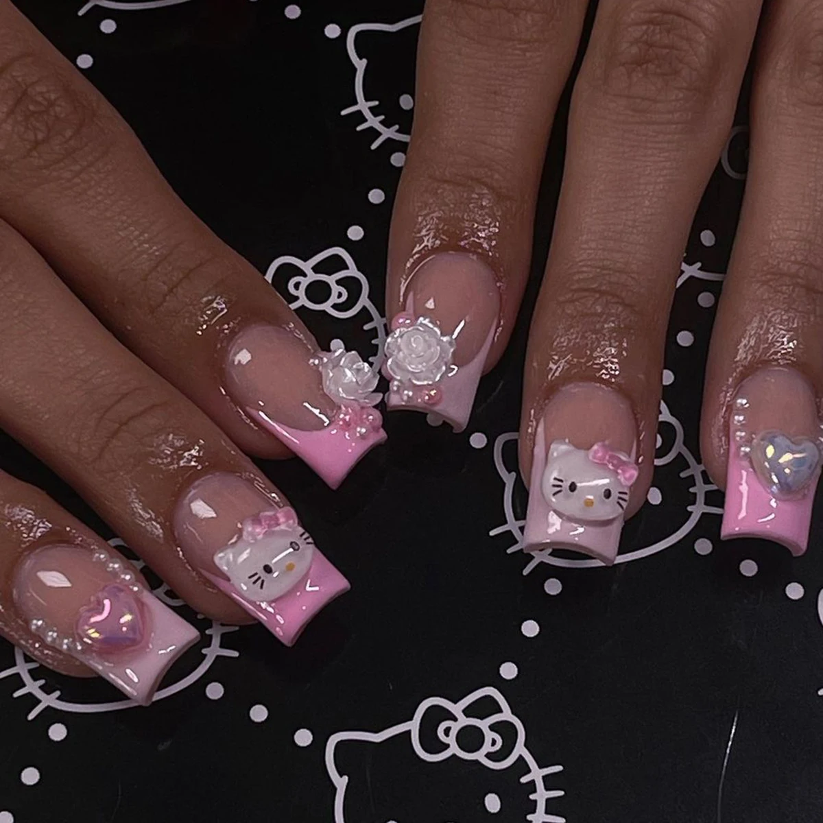 24Pcs Short Square Fake Nails Hellokitty Pink French Style White 3D Flower Sanrio Pointed Nail Tips Cute Chrome Alloy Acrylic Press-On Nails Nail Gel Nail Supplies Nail Set (Includes: One Jelly Gel and File) Suitable for Women's Daily Use, Dates, and Parties