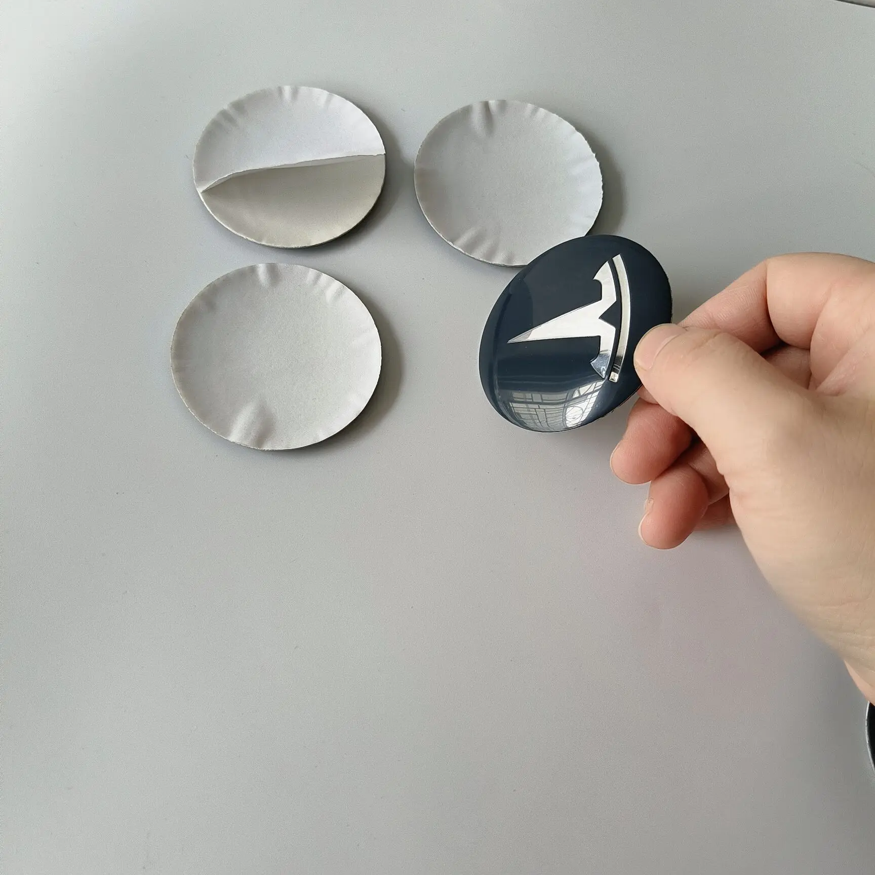 4er-Set 8er-Set 56mm Aufkleberkappen für Tesla Model 3Y S Radnabenkappen Emblem Abzeichen Aufkleber Zubehör Auto-Styling Dekorationen