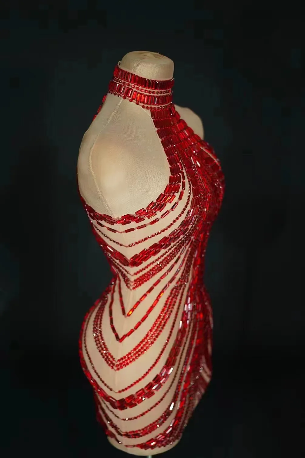 Abito corto con collo a catena tempestato di diamanti rossi per donna, discoteca di lusso, bar, performance sul palco, ballo di fine anno, festa speciale di compleanno