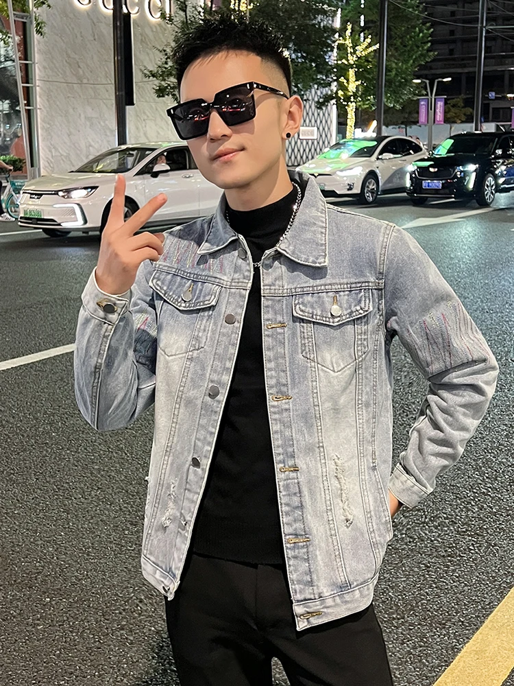 

Весенне-осенняя новинка: мужская джинсовая куртка-жакет, повседневная, с вышивкой, от известного бренда, универсальная, ветрозащитная, удлиненная верхняя одежда