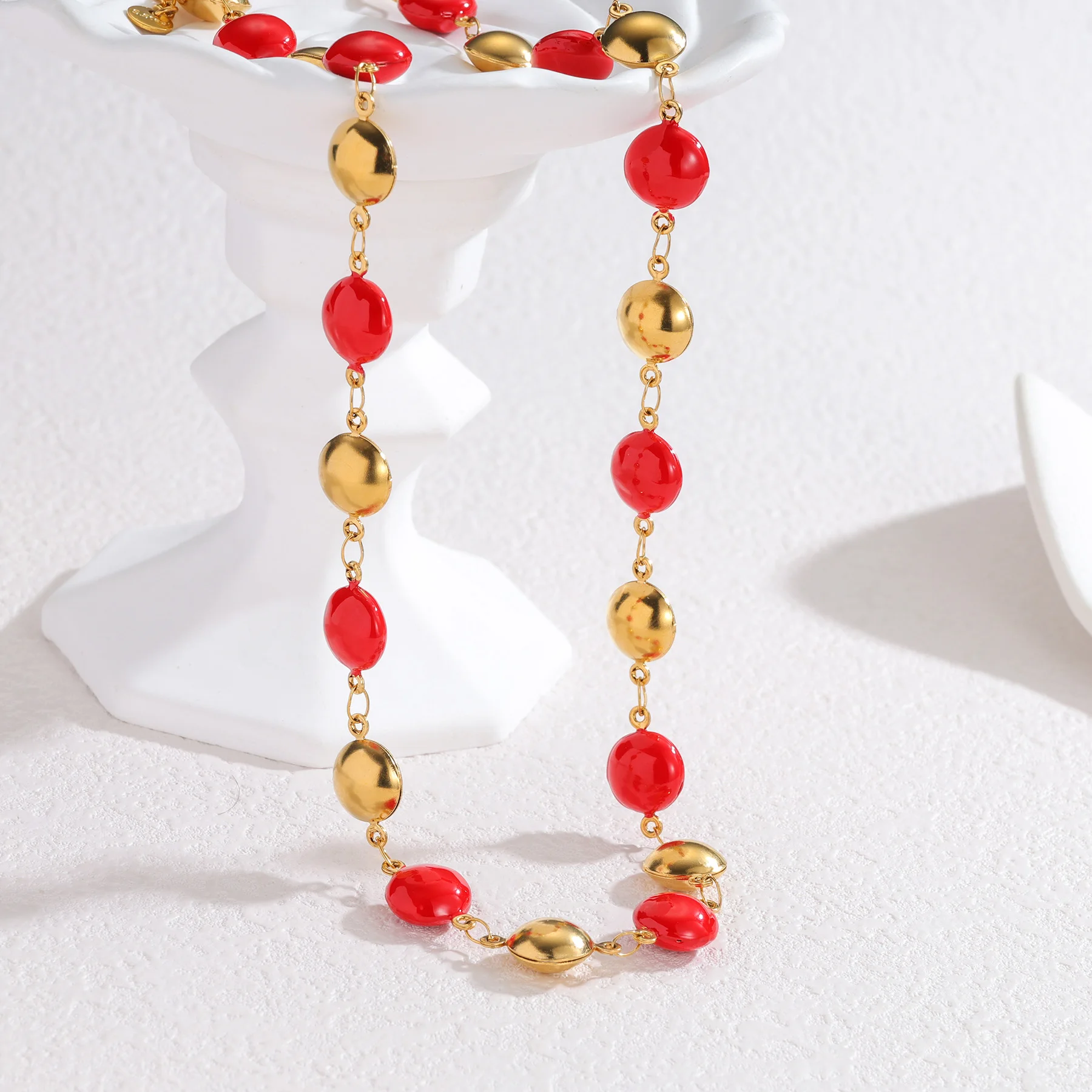 Kissmoon الفولاذ المقاوم للصدأ الذهب اللون الأحمر القلب مطرز القلائد للنساء العصرية بيان سلسلة هدايا عيد ميلاد مجوهرات