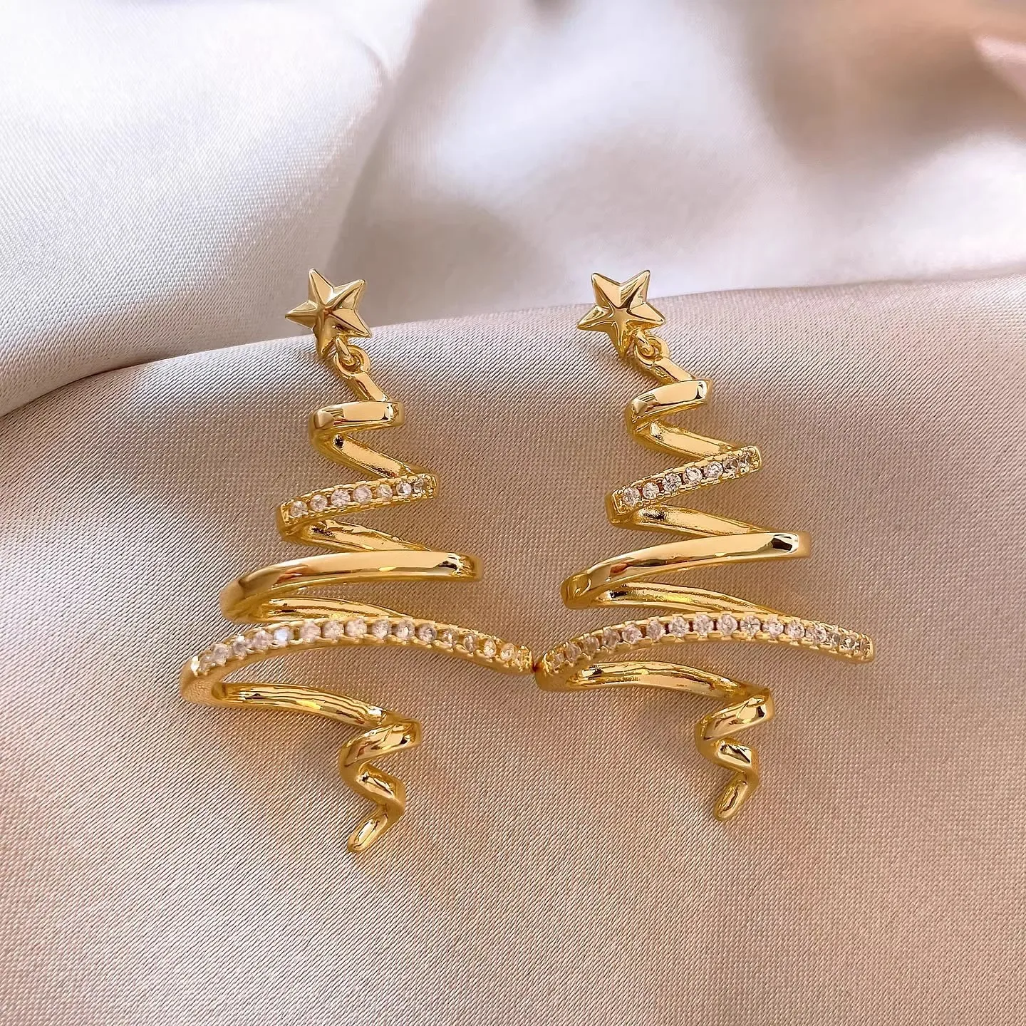 Kreative goldene Linien-Weihnachtsbaum-Ohrhänger für Damen, modische Stern-Ohrringe, Accessoires, Schmuck, Mädchen-Geschenke, Party, Freizeitkleidung – Detail 2