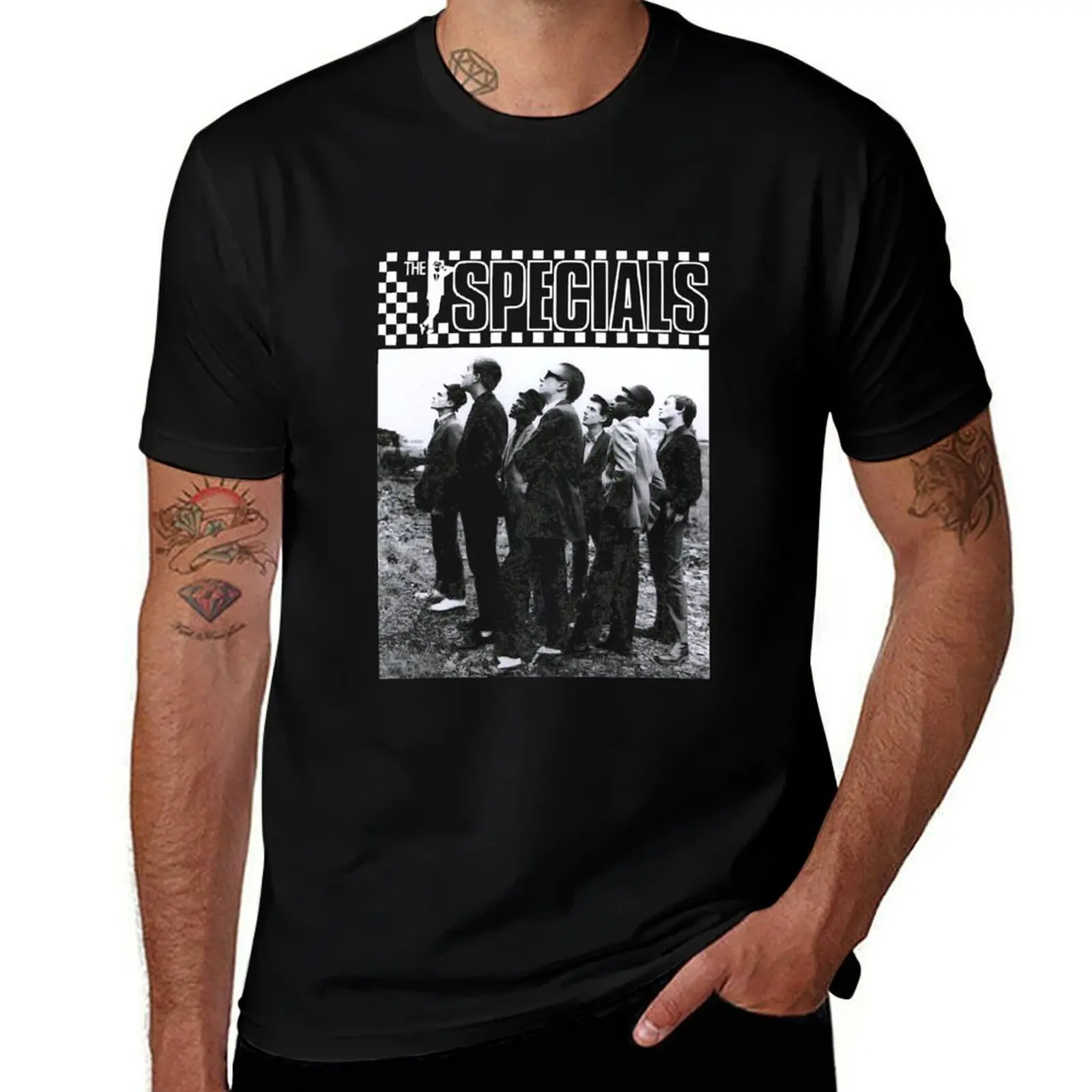 The Specials Band, populaire avec de nombreuses chansons et albums, étonne l'audience, le t-shirt des Mods et Skinhead Fus