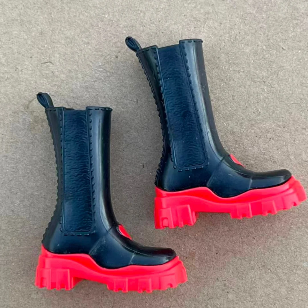 Klassische Tanzpuppe mit dicken High-Heel-Schuhen, Sneakers, bunte Puppenteile, neuartige Dekorationen, Mädchenspielzeug, Geschenk – Detail 12