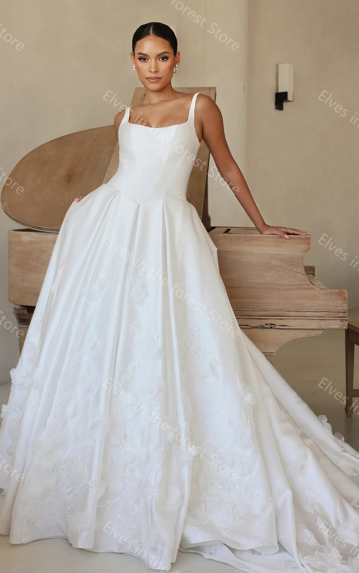 White Satin A Line Wedding Dresses Lace Floral Appliques Sleeveless Bridal Gowns Square Neck Customized Vestidos De Mariee