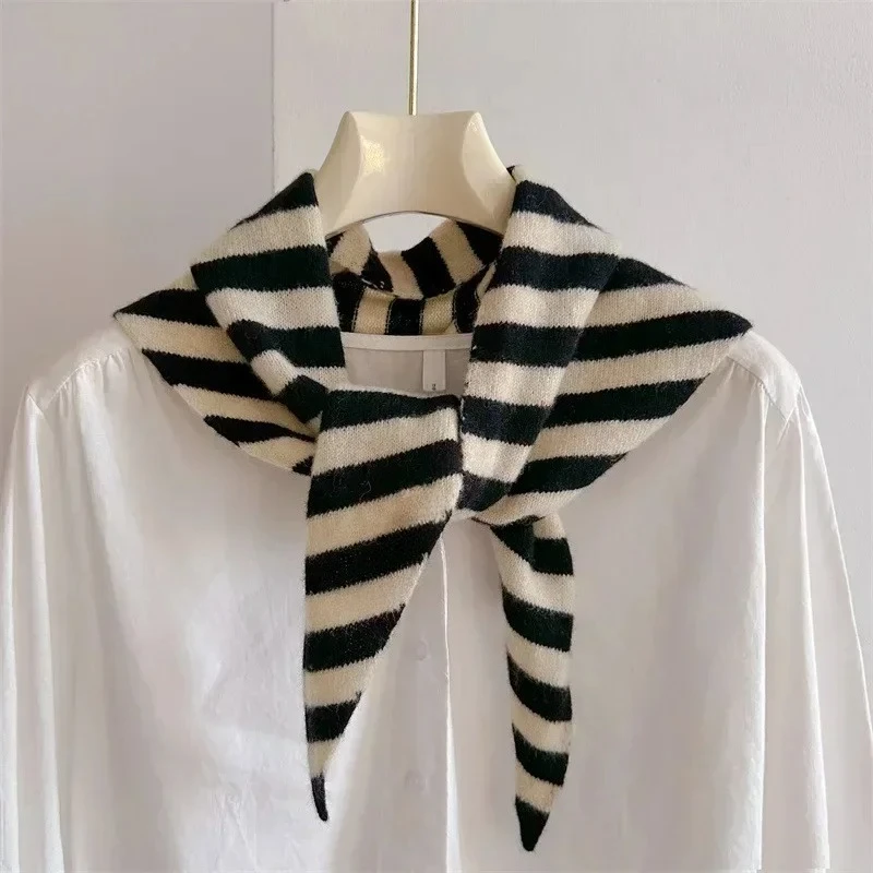 Syal Segitiga Inggris Syal Musim Semi Wanita Nyaman Lembut Manis Versi Korea Pelindung Leher Syal Kecil