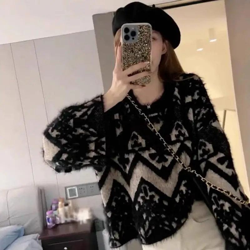 Autumn Winter New Women Clothing European Goods Beautiful Design Sense Sweater Fashion Versatile Loose Lazy Style Knitted Sweate